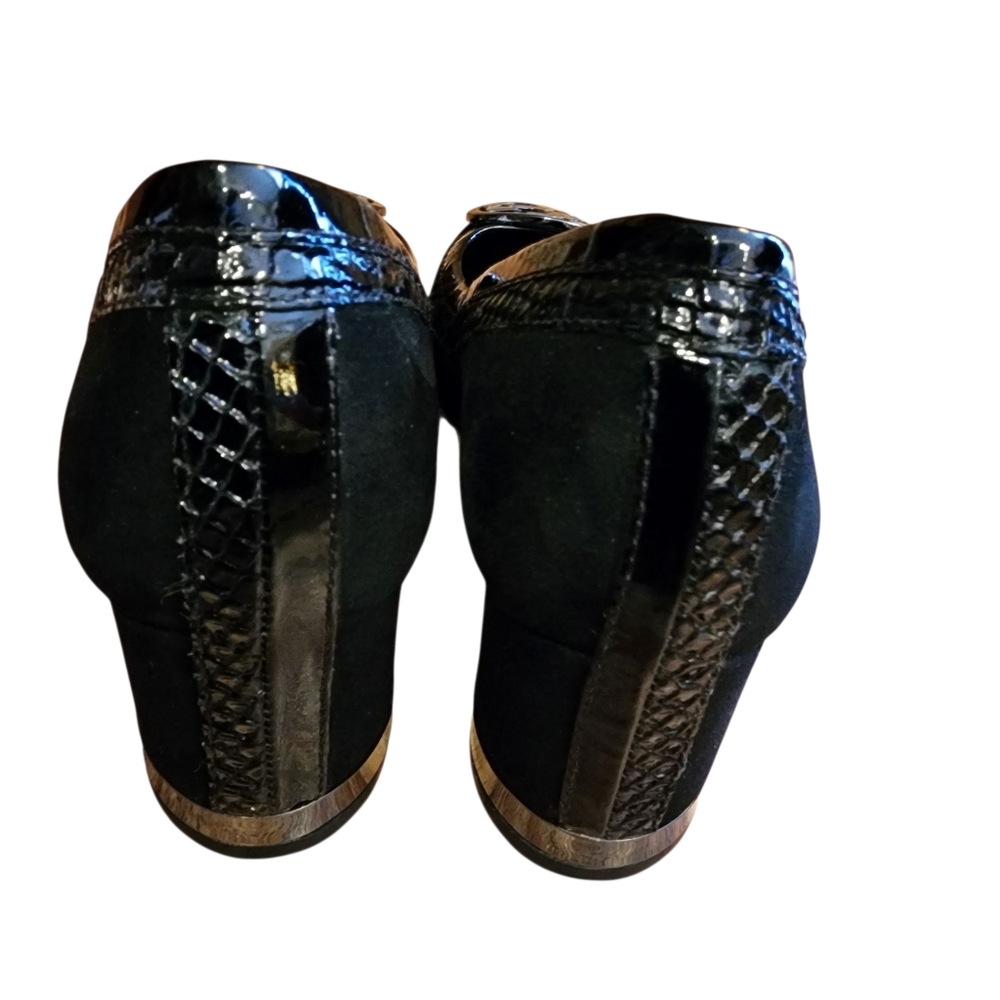 Tory Burch Women's Black Suede Heels Crocodile Embossed Trim Silver Sz 6.5 EUC - Picture 7 of 9